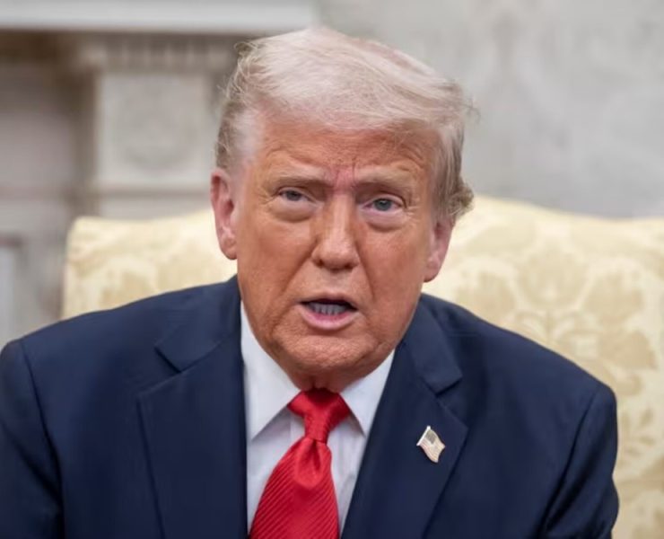 Trump arremete contra Harvard