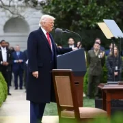 Trump extiende prórroga en aranceles para México y Canadá, pero mantiene presión comercial