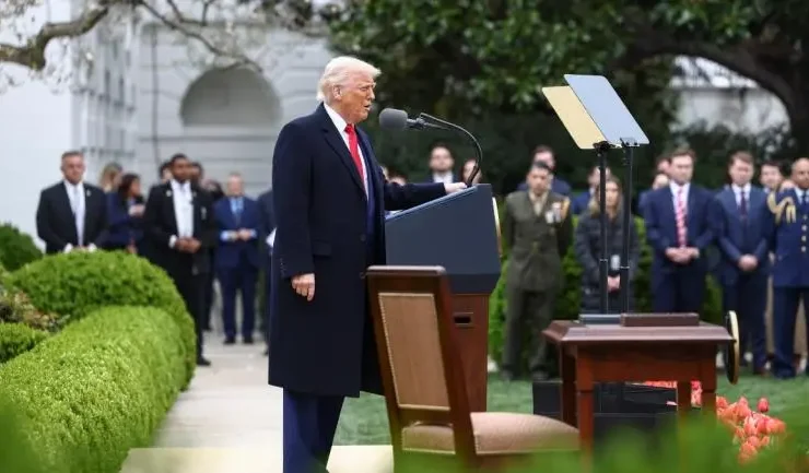 Trump extiende prórroga en aranceles para México y Canadá, pero mantiene presión comercial