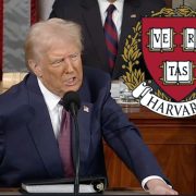 Trump intensifica sus críticas contra Harvard