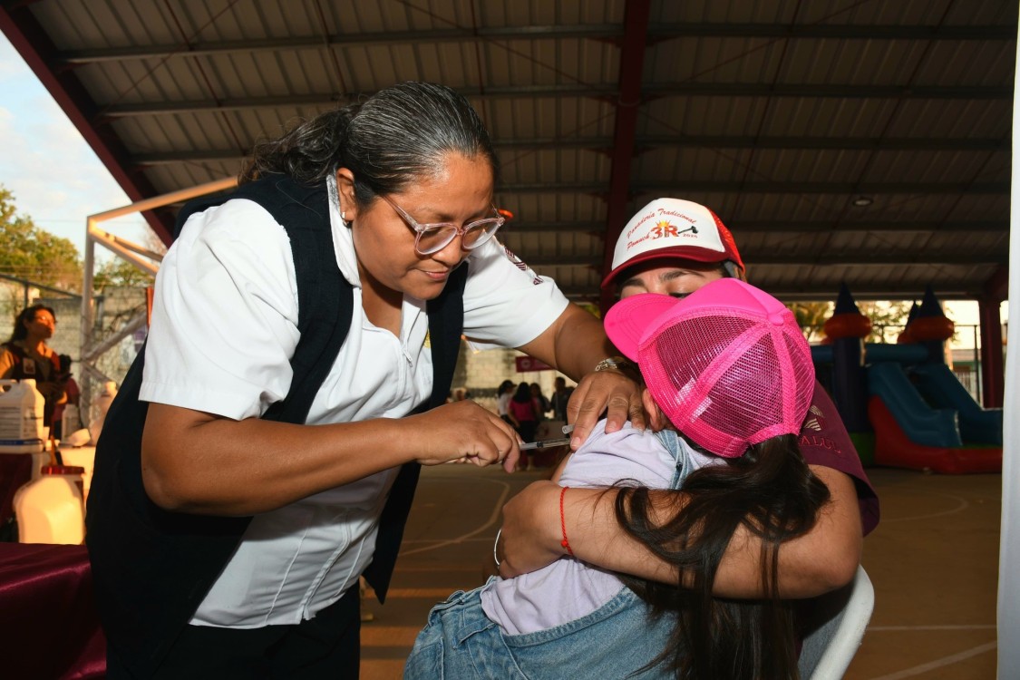 Médico exhorta a padres de familia vacunar a sus hijos