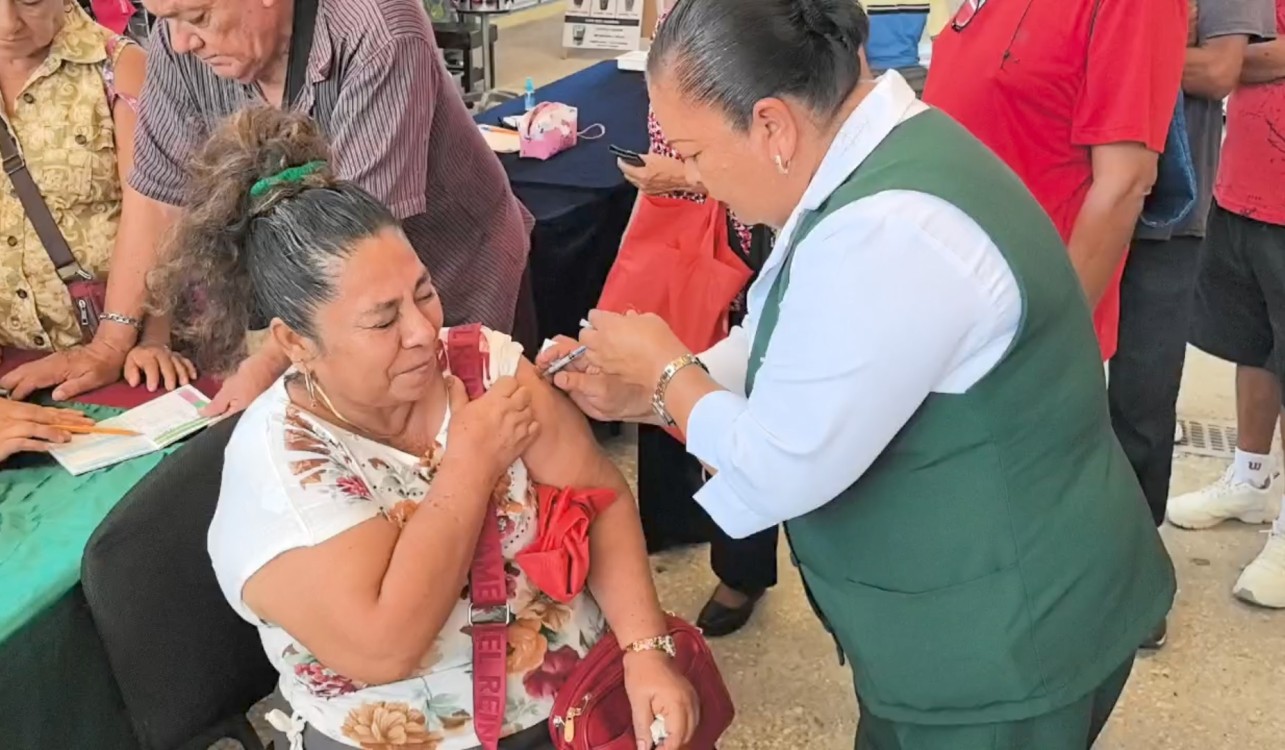 Meta de mil 807 vacunas en el municipio de Carmen