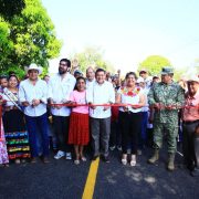 Rehabilitación carretera en Jonuta obra entregada por Javier May