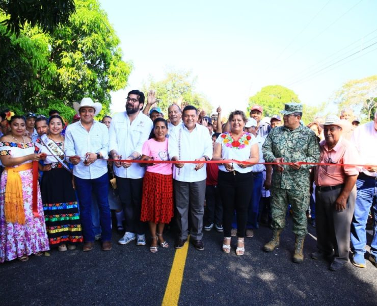 Rehabilitación carretera en Jonuta obra entregada por Javier May