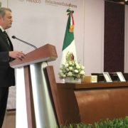 México rinde homenaje a connacionales fallecidos en accidente aéreo en Filadelfia