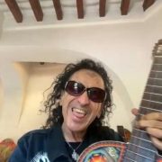 Alex Lora celebra su legado rocanrolero y llama a vivir la historia en el 5 de Mayo Week