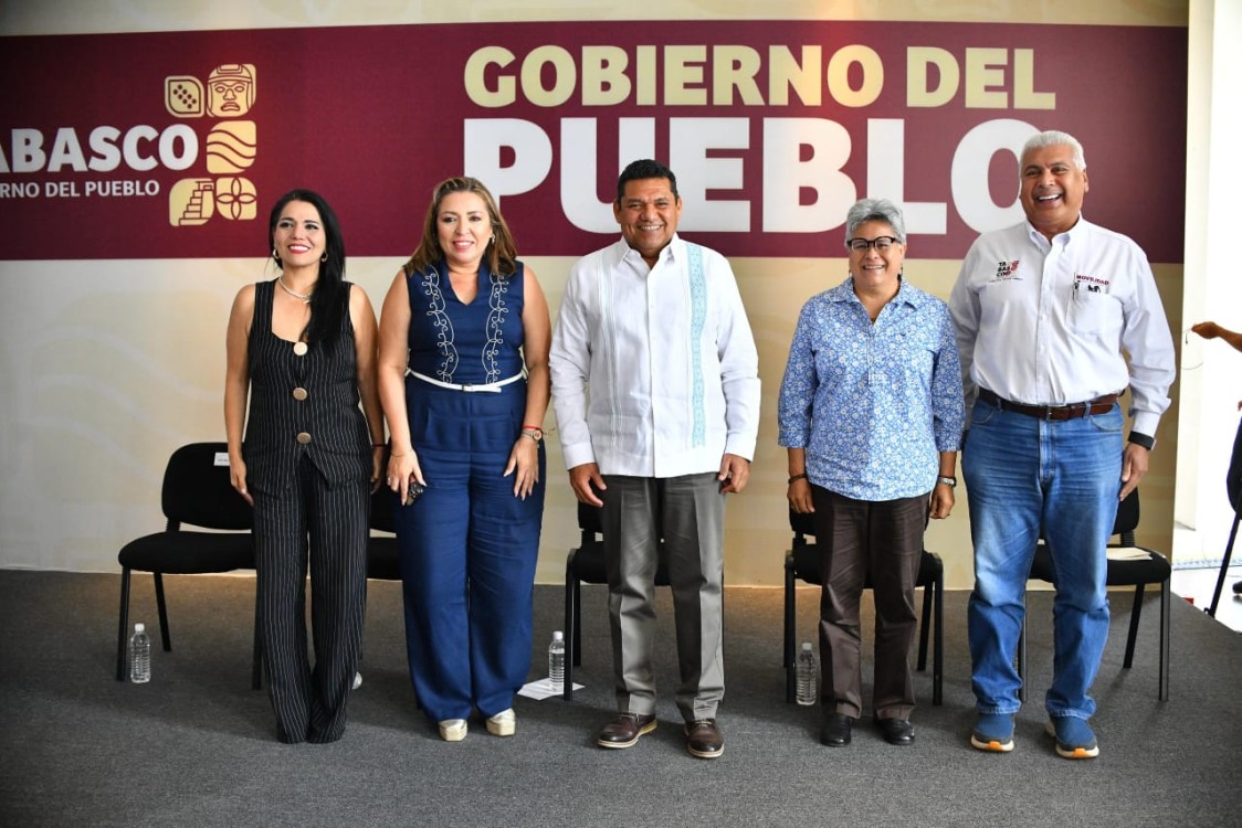 conferencia de prensa del Gobernador Javier May