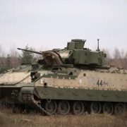 El vehículo estadounidense que lucha en Ucrania y derrota a los tanques rusos