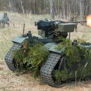 ¡La Primera Batalla Militar de Robots! ¿Qué Nos Espera?