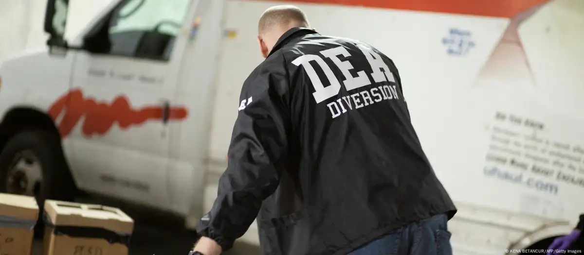 DEA arresta a más de 100 migrantes: ¿Qué ocurrió en el club nocturno?