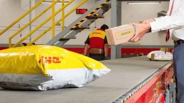 ¿Por qué DHL suspende envíos hacia EE.UU.?