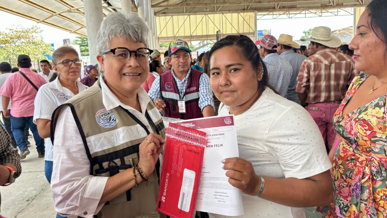 entrega 200 tarjetas en Jonuta