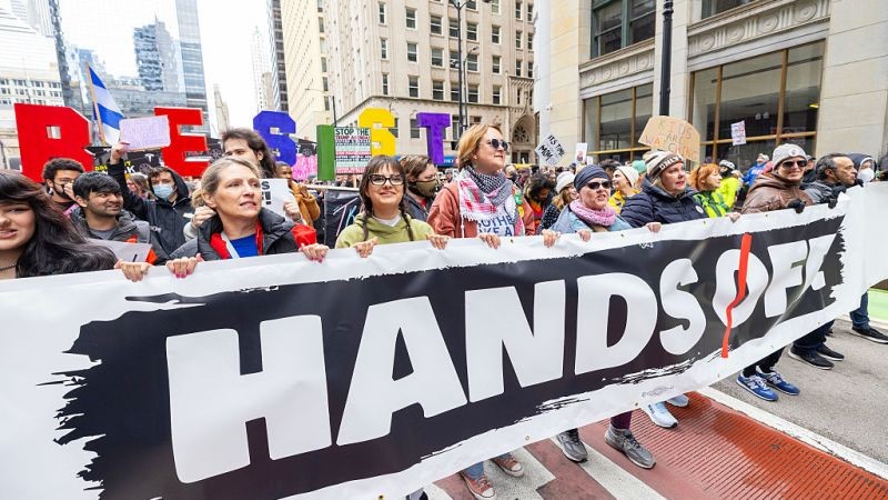 "Hands Off": El lema que encendió la llama