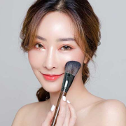 rubor debajo de los ojos