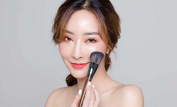 rubor debajo de los ojos