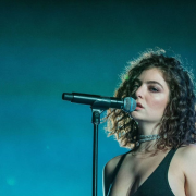 Lorde revela parte de su nueva canción