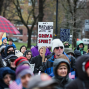 Trump amenaza a Harvard con vetar a alumnos extranjeros