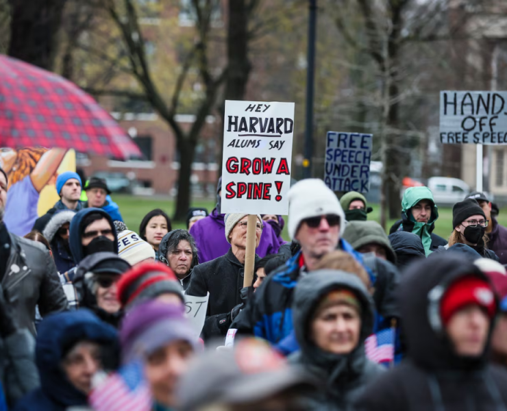 Trump amenaza a Harvard con vetar a alumnos extranjeros