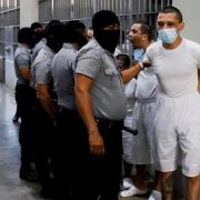 EE.UU. frena deportación de venezolanos por ley de tiempos de guerra