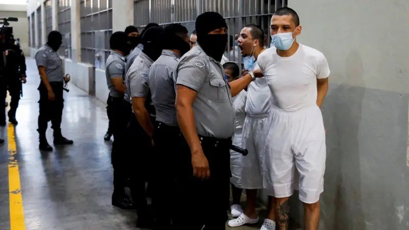 EE.UU. frena deportación de venezolanos por ley de tiempos de guerra
