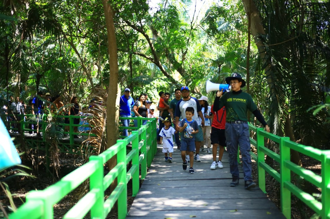 visitantes foráneos y paseantes tabasqueños