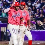 ¡Histórico! Beisbolista Americana jugará en equipo varonil y rompe barreras