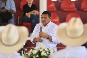 Javier May durante su recorrido por la Exposición Ganadera Regional “Rubén García Osorio”, reafirmando que está comprometido con el sector agropecuario y con el fortalecimiento del campo tabasqueño.