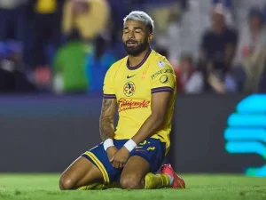 El atacante uruguayo Rodrigo ´´búfalo´´ Aguirre, tuvo la posibilidad de poner el marcador 3-0 con un penal en los últimos minutos, pero mandó su disparo al travesaño.