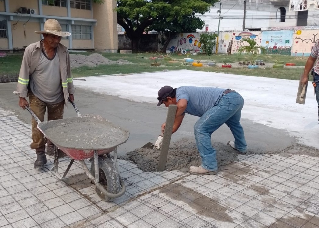 Empresas constructoras toman medidas contra golpe de calor