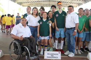 Jugadores y jugadoras de la Liga de Basquetbol Aliados por la Inclusión listos para darlo todo en la cancha del Gimnasio Polifuncional, demostrando que el deporte también es inclusión y bienestar.