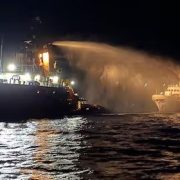 (Video) Atacan a un barco que llevaba ayuda humanitaria a Gaza en aguas internacionales