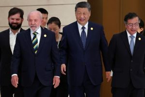 El gigante asiático refuerza su presencia en América Latina anunciando créditos millonarios y exención de visados