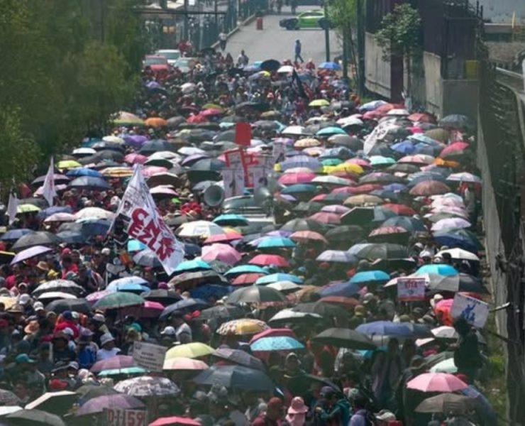 CNTE endurece protestas en el AICM