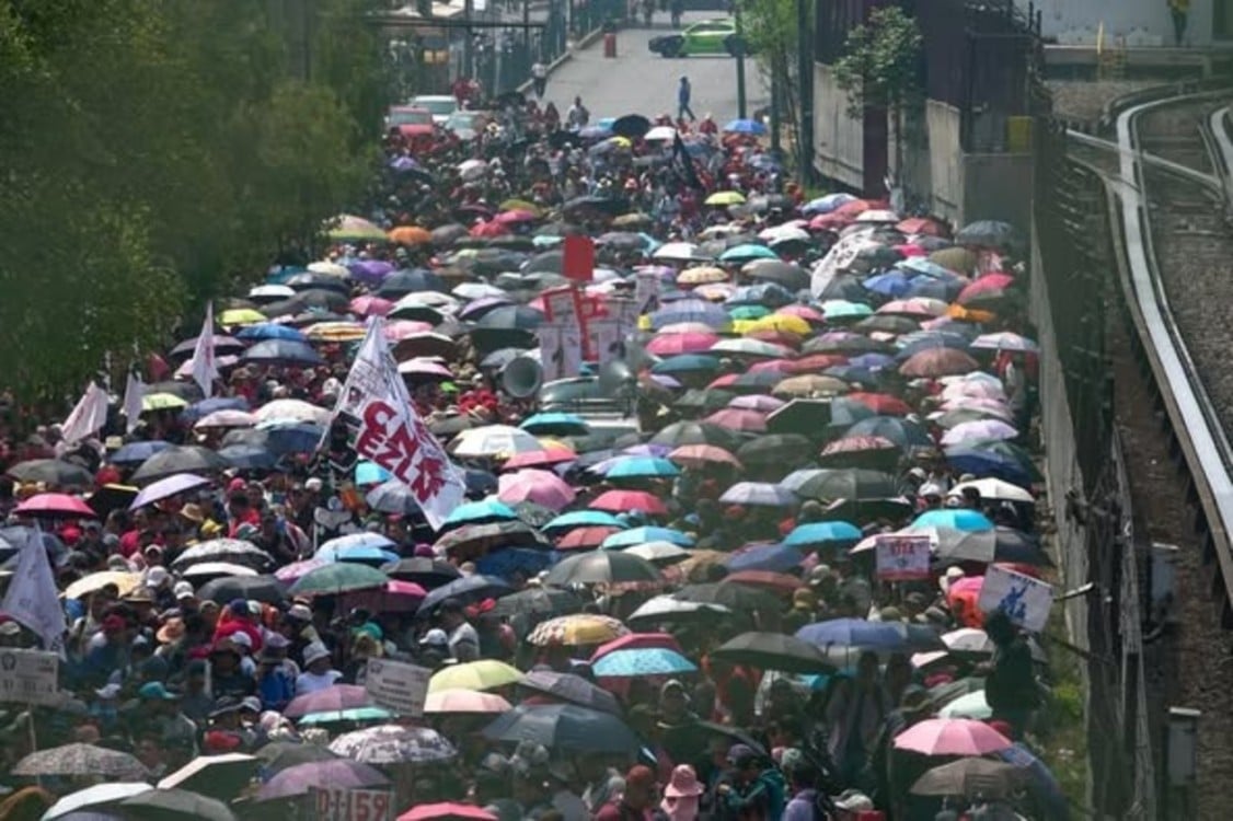 CNTE endurece protestas en el AICM