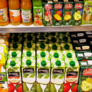 ¡Cuidado! Jugos no recomendados para niños que parecen saludables