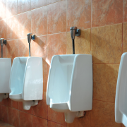 China crea urinales inteligentes que analizan tu salud al instante