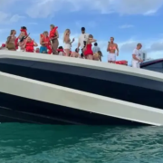 Yate de lujo se hunde en Miami: ¡Drama viral!