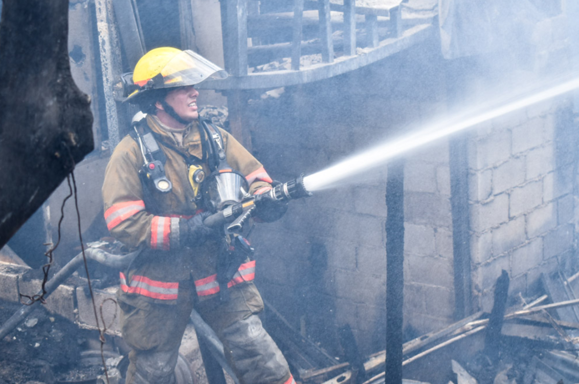 ¿Por qué un hombre incendia su casa para ver bomberos?