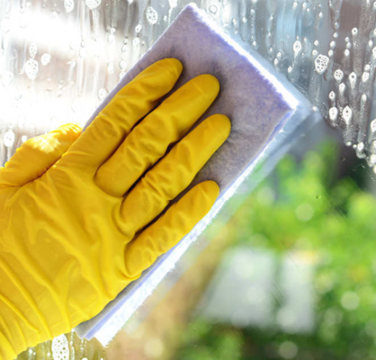 ¡Descubre la mezcla casera para limpiar vidrios que dejará tus ventanas como nuevas!