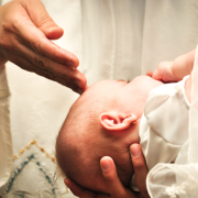 Sacerdote aprueba bautizos con Gatorade y se hace viral en redes