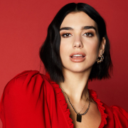 Dua Lipa sorprende cantando en español y conquista Madrid