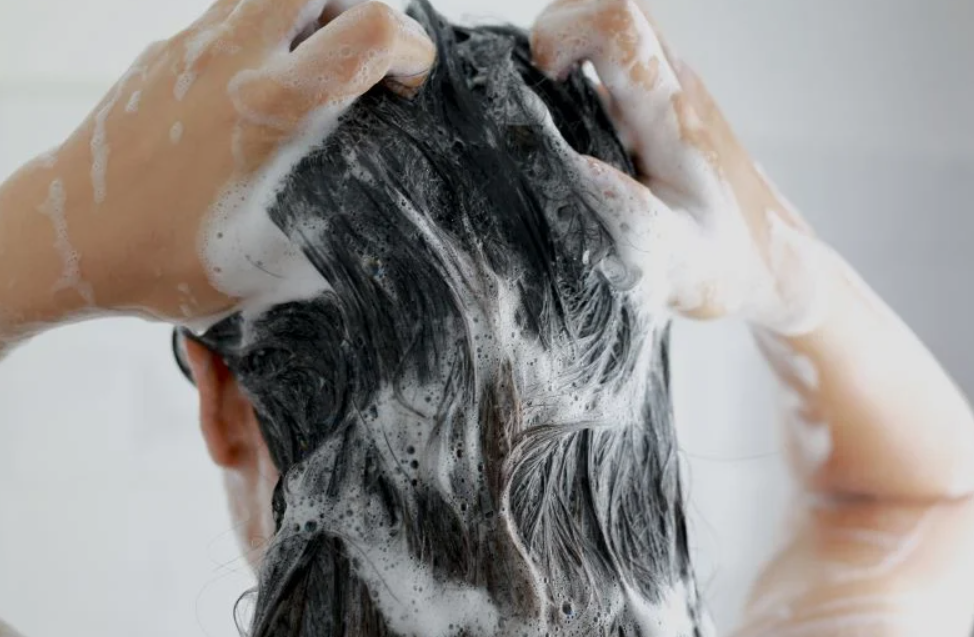 ¿Qué evalúa Profeco para determinar el mejor shampoo?