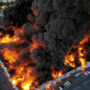 ¡Impactante! Polonia acusa a Rusia por devastador incendio en Varsovia