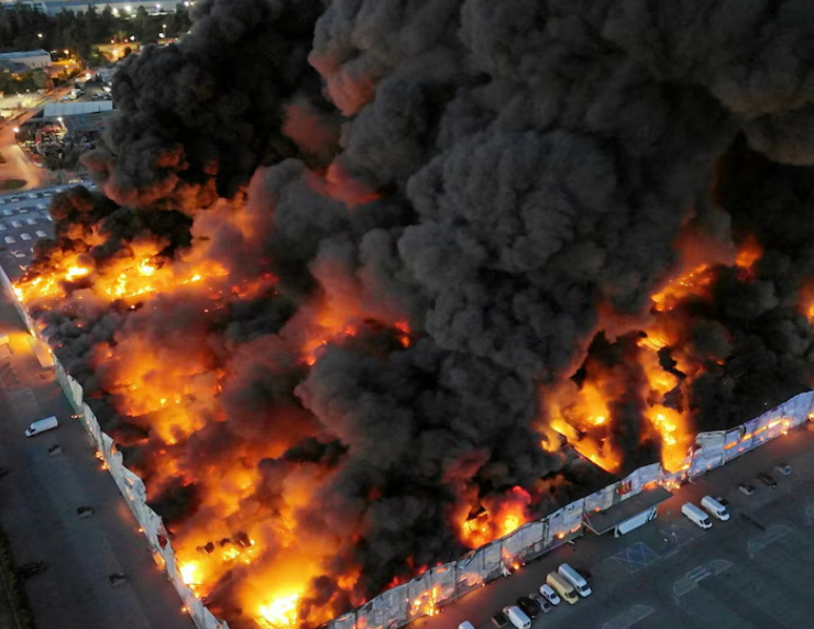 ¡Impactante! Polonia acusa a Rusia por devastador incendio en Varsovia