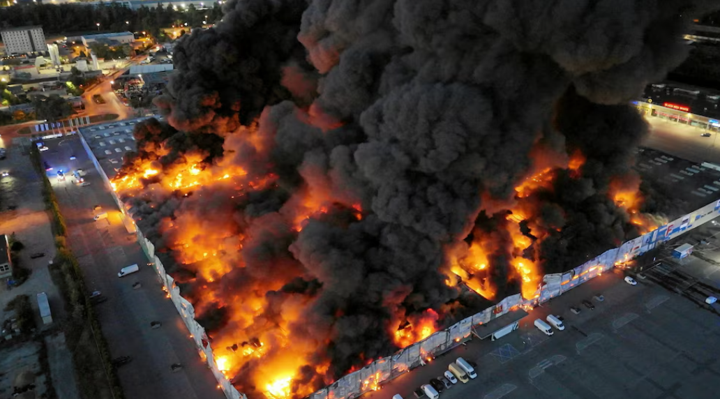 ¡Impactante! Polonia acusa a Rusia por devastador incendio en Varsovia