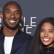 La hija de Kobe Bryant le rinde tributo durante su graduación