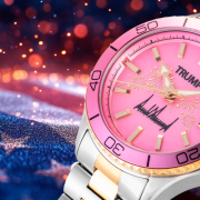 Trump vende un reloj defectuoso y el internet no pierde la oportunidad de burlarse