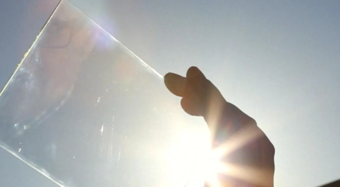 ¿Cómo funcionan los paneles solares invisibles?
