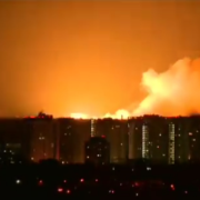 Rusia lanza docenas de Drones e iluminó el cielo nocturno con explosiones