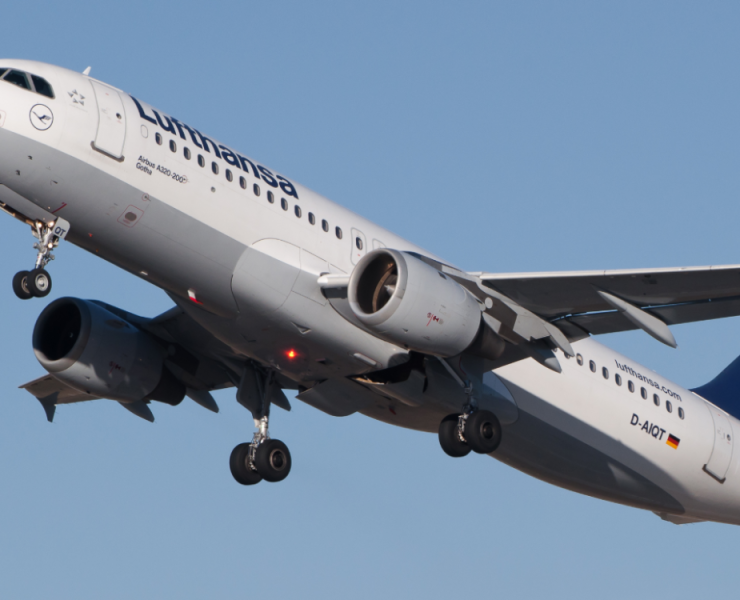 Avión vuela sin control por 10 minutos ya que el piloto salió de la cabina